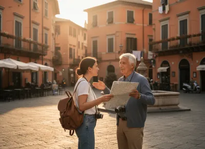 Eine Reisende fragt einen älteren Mann auf einem italienischen Platz nach dem Weg, während beide gemeinsam auf eine Stadtkarte schauen.